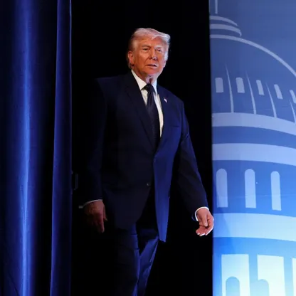 الرئيس الأميركي دونالد ترمب. أشعلت تصريحات ترمب بشأن إجراء محادثات "مثمرة" مع إيران موجة تحركات حادة في الأسواق العالمية - رويترز 