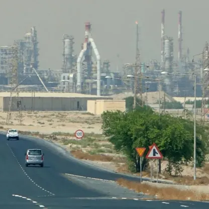 مجمع مصفاة النفط الأحمدي جنوب مدينة الكويت. - AFP