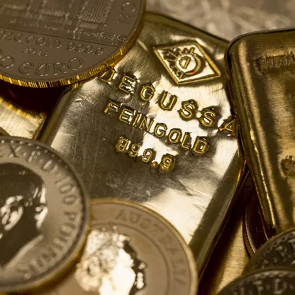 سعر الذهب قرب أعلى مستوياته وتوقعات باختراقه 3000 دولار في هذا الموعد