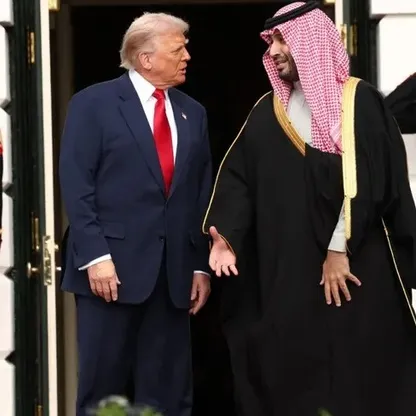 الرئيس الأميركي دونالد ترمب يستقبل ولي العهد السعودي الأمير محمد بن سلمان في البيت الأبيض بواشنطن العاصمة، 18 نوفمبر 2025 - رويترز 