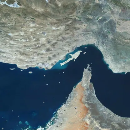 صورة ملتقطة بالقمر الاصطناعي للخليج العربي وخليج عمان وفي الوسط مضيق هرمز (المصدر: Gallo Images/Orbital Horizon/Copernicus Sentinel Data 2026) - بلومبرغ