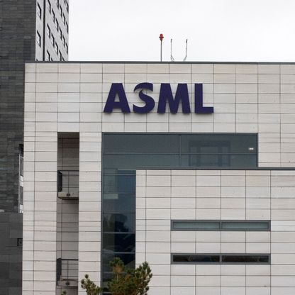 "ASML" تتوقع استمرار التعافي البطيء لسوق الرقائق خلال 2025