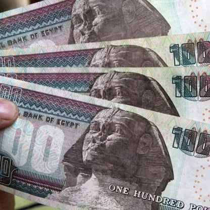 أوراق نقد مصرية من فئة 100 جنيه - المصدر: بلومبرغ