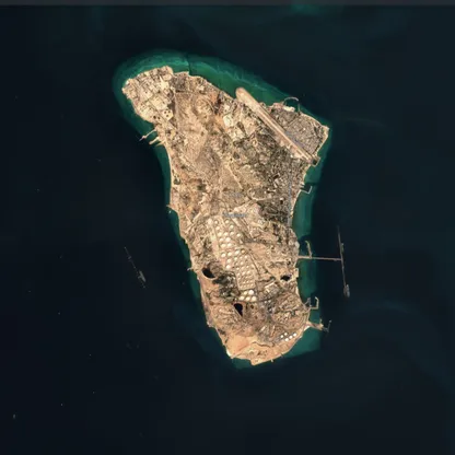 لقطة جوية تظهر جزيرة خرج الإيرانية التي تعتبر مركزاً رئيسياً لتصدير نفط إيران - بلومبرغ