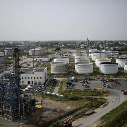 خزانات تخزين النفط في غرب فرنسا - AFP