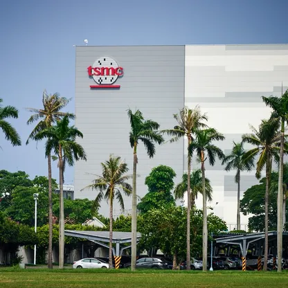 مصنع شركة TSMC في منطقة نانتسي بمدينة كاوهسيونغ في تايوان - بلومبرغ