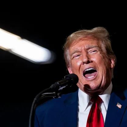 الرئيس الأميركي دونالد ترمب متحدثاً أثناء تجمع حاشد في غرينسبورو بولاية نورث كارولينا بالولايات المتحدة الأميركية. يوم السبت 2 مارس 2024 - المصدر: بلومبرغ