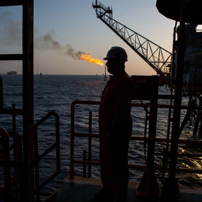 مشترو النفط الصينيون يتأهبون لتشديد العقوبات الأميركية على إيران