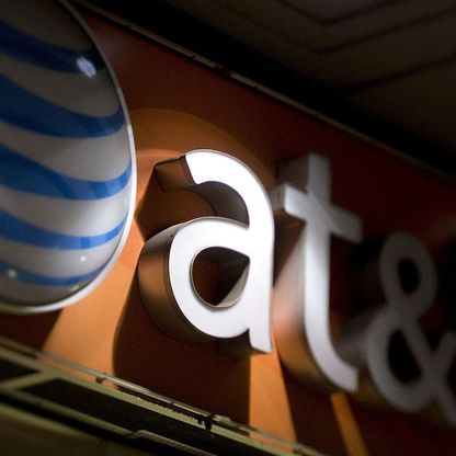 الجدول الزمني لصعود وانحدار "AT&T" عملاقة الإعلام الأمريكية