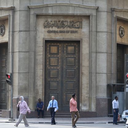 البنك المركزي المصري يرفع أسعار الفائدة 2% لاحتواء الضغوط التضخمية 