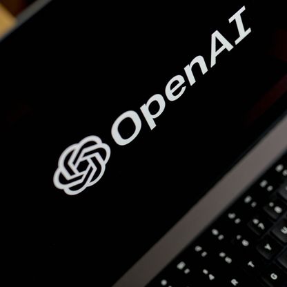 "OpenAI" تعين رئيساً تنفيذياً سابقاً لـ"تويتش" خلفاً لألتمان