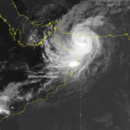 إعصار شاهين يتحرك نحو سواحل عمان وتأثيرات محتملة على الإمارات والسعودية