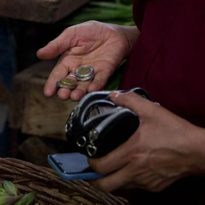 نقص المعروض وهبوط الجنيه يقفزان بالتضخم في مدن مصر إلى 21.3%