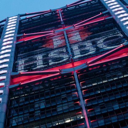 زيادة أجور وتعيينات جديدة في "HSBC" لتخفيف أعباء العمل عن موظفيه