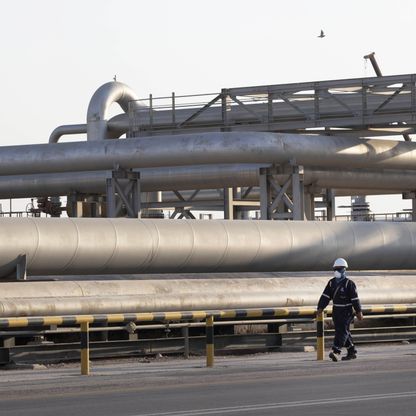 أرامكو تخفض أسعار النفط إلى آسيا لشهر يوليو بنصف دولار