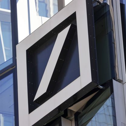 "دويتشه بنك" يستهدف أثرياء الشرق الأوسط بتعيين 10 مصرفيين جدد
