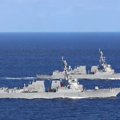 السفينتان الحربيتان الأميركيتان "يو إس إس فرانك بيترسون" و"يو إس إس مايكل مورفي" - منصة "X"