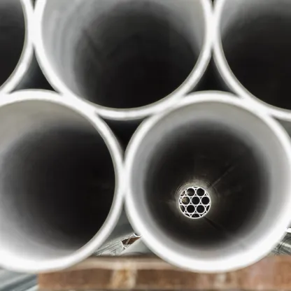 مجموعة من الأنابيب في شنغهاي، الصين - بلومبرغ