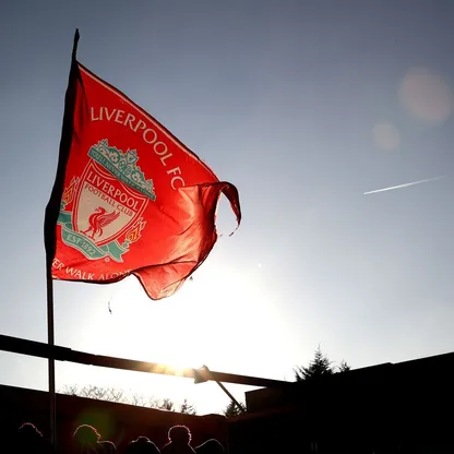 علم ليفربول خارج ملعب "أنفيلد"، ليفربول، إنجلترا - المصدر: بلومبرغ
