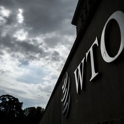 شعار منظمة التجارة العالمية في مقرها الرئيسي في جنيف، سويسرا - المصدر: بلومبرغ