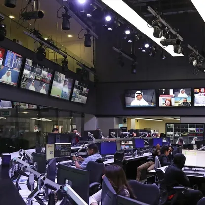 غرفة الأخبار في المقر الرئيسي لشبكة الجزيرة في قطر. المصدر: وكالة فرانس برس/غيتي إيمجز - Getty Images