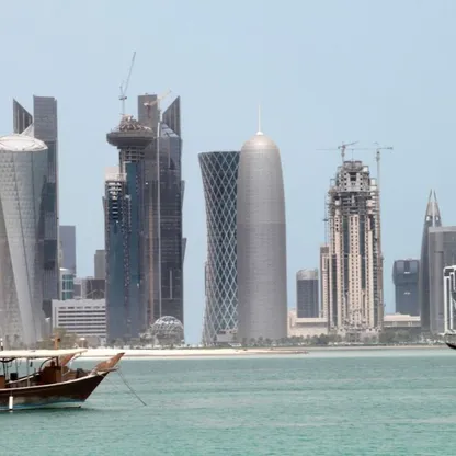 أفق العاصمة القطرية الدوحة (صورة أرشيفية). جمعت أبوظبي وقطر مليارات الدولارات من خلال مبيعات سندات خاصة خلال الأسابيع الماضية - المصدر: بلومبرغ