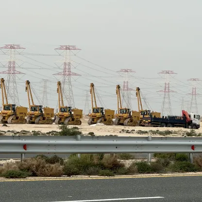 معدات بناء خارج منشأة "رأس لفان" لإنتاج وتصدير الغاز الطبيعي المسال التابعة لشركة قطر للطاقة - المصدر: بلومبرغ
