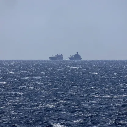 سفن تجارية تبحر جنوب البحر الأحمر - بلومبرغ