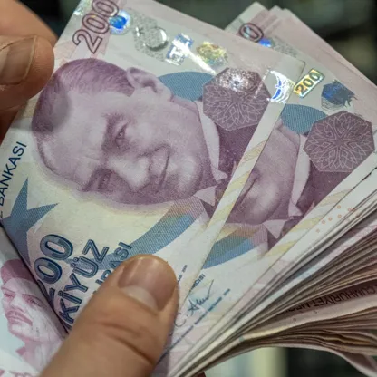 تركيا تخطط لرفع الضرائب على الودائع بالليرة لتقليص العجز