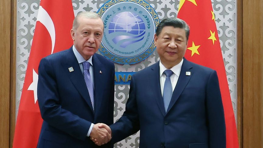 الرئيس التركي رجب طيب أردوغان مع نظيره الصيني شي جين بينغ بمدينة أستانا في كازاخستان في 4 يوليو 2024 - غيتي إيمجز