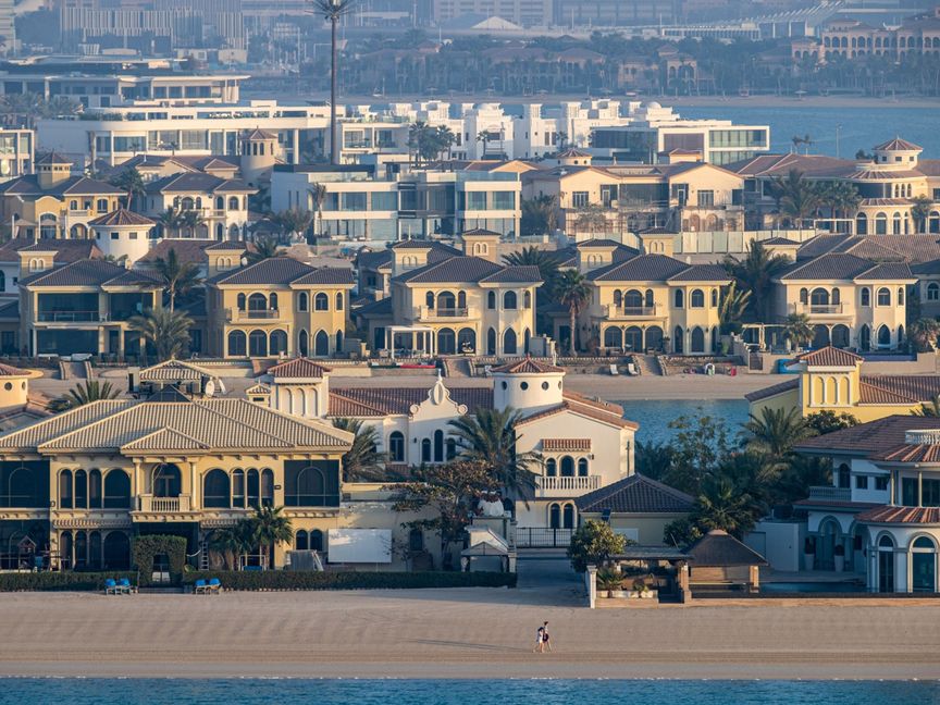 فيلات فاخرة على شاطئ البحر في جزيرة نخلة جميرا. دبي. الإمارات العربية المتحدة - المصدر: بلومبرغ