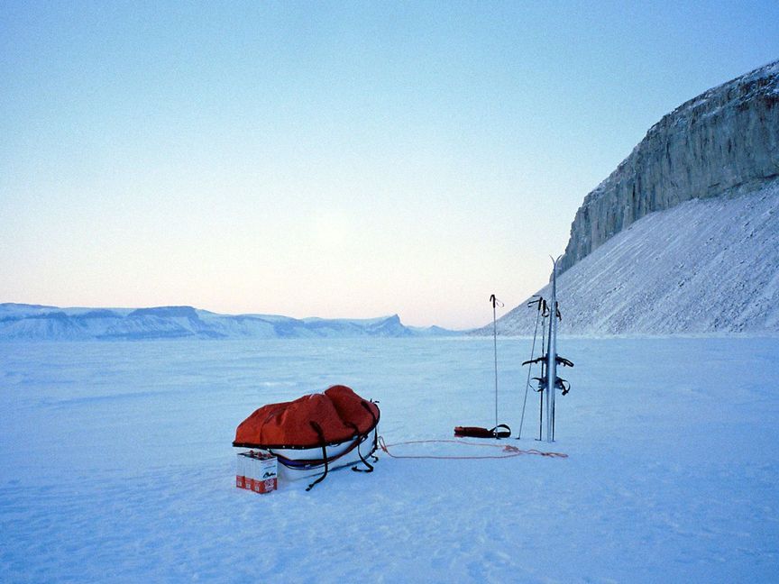 مهمة في القطب الشمالي  - Roberta Pirazzini prepares a drone for flight over the Arctic on September 1.  Source: Jan Rohde/Alfred-Wegener-Institut