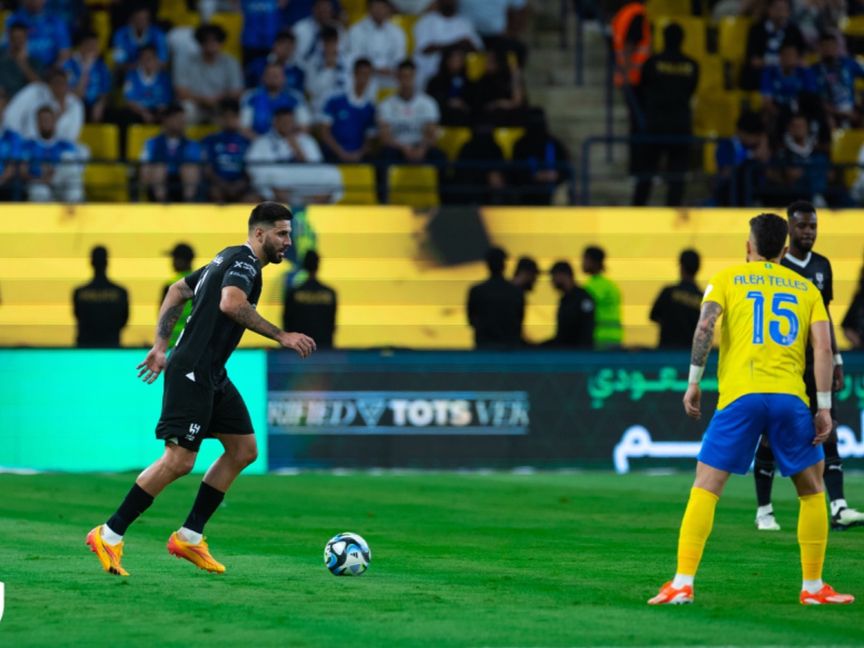 صورة من مباراة الهلال والنصر خلال الموسم الماضي - المصدر: بلومبرغ