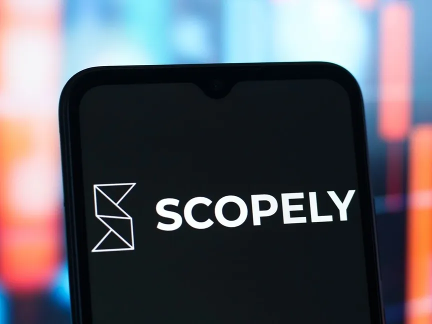 شاشة هاتف تعرض شعار "سكوبلي" - بلومبرغ