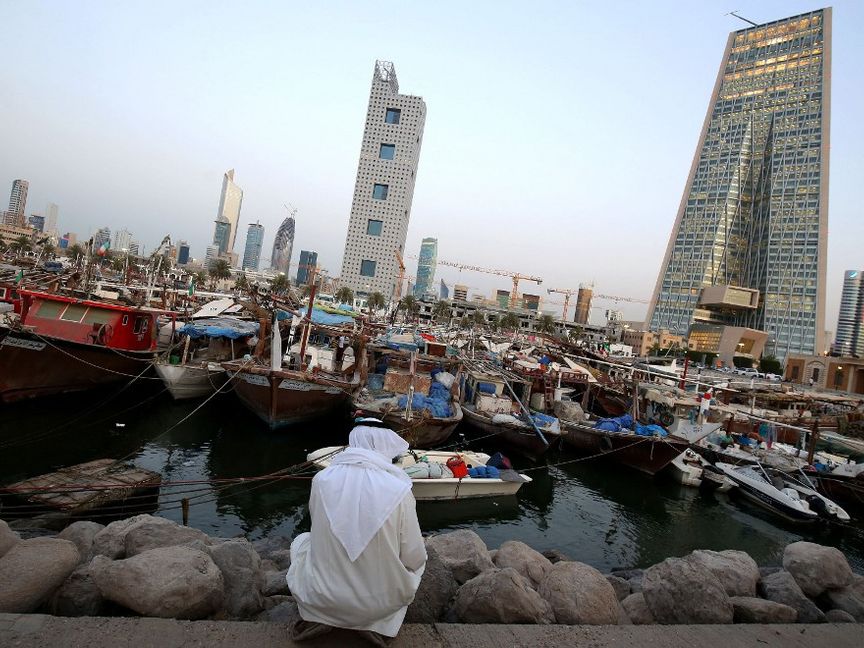 صورة لمدينة الكويت ويظهر فيها مقر بنك االكويت المركزي - المصدر: "ا ف ب"