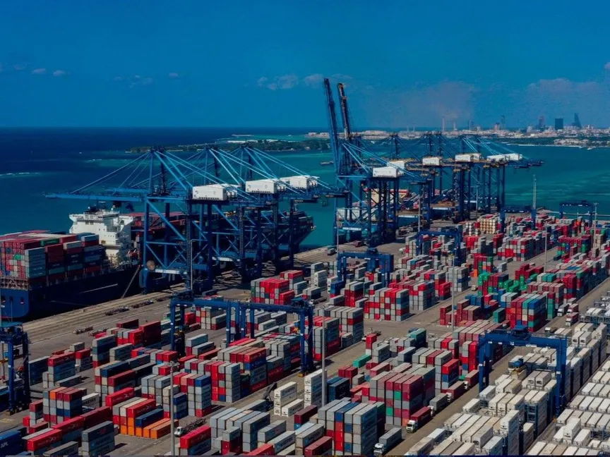 ميناء جدة الإسلامي، جدة، المملكة الرعبية السعودية.. تتجاوز الطاقة الاستيعابية لموانئ المملكة على البحر الأحمر 18.2 مليون حاوية قياسية سنوياً - المصدر: بلومبرغ