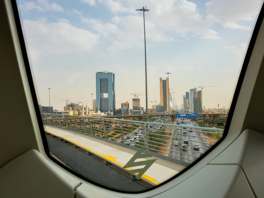 صورة تظهر حركة المرور في شارع الملك فهد، في العاصمة السعودية الرياض - بلومبرغ
