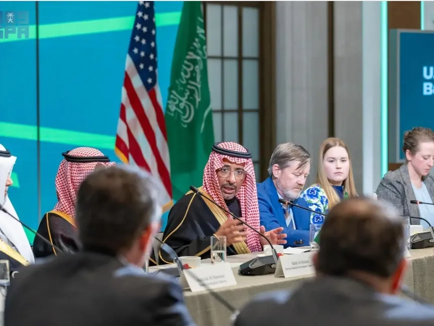 وزير الصناعة والثروة المعدنية السعودي بندر الخريف خلال اجتماع الطاولة المستديرة مع كبرى الشركات الصناعية والتعدينية في العاصمة الأميركية واشنطن. 19 نوفمبر 2025 - وكالة الأنباء السعودية