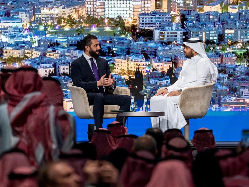 الرئيس السوري أحمد الشرع في جلسة حوار خلال فعاليات النسخة التاسعة من قمة "مبادرة مستقبل الاستثمار" في الرياض، المملكة العربية السعودية، 29 أكتوبر 2025 - رويترز 