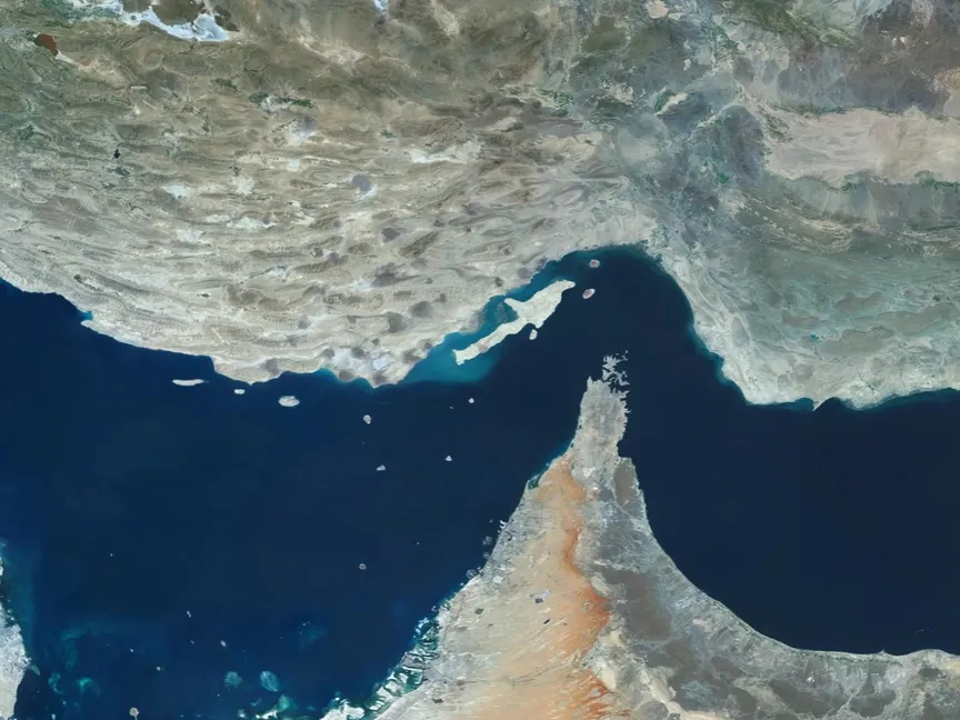 صورة ملتقطة بالقمر الاصطناعي للخليج العربي وخليج عُمان وفي الوسط مضيق هرمز (المصدر: Gallo Images) - بلومبرغ