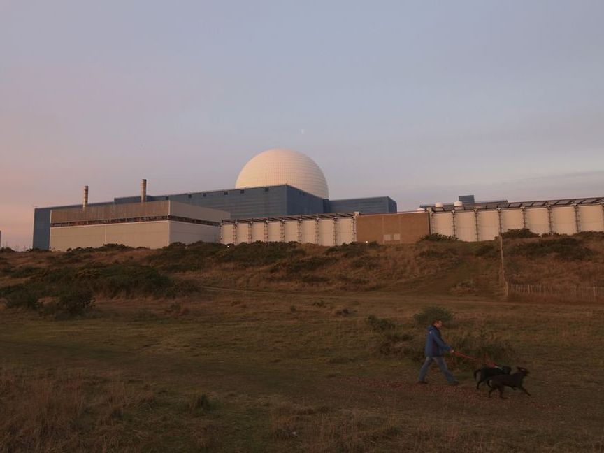 محطة "سايزويل بي"(Sizewell B) للطاقة النووية التي تديرها "إليكتريسيتيه دي فرانس" (Electricite de France) في سايزويل بالمملكة المتحدة  - المصدر: بلومبرغ