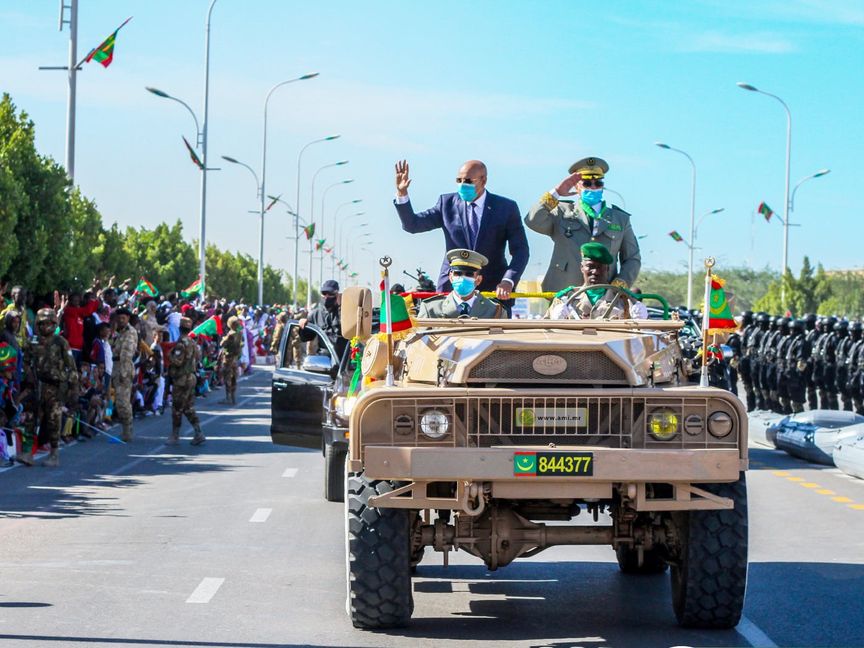 الرئيس الموريتاني محمد ولد الشيخ الغزوانيفي خلال حضوره عرضا عسكريا في نواكشوط  بمناسبة الاحتفال بالذكرى الستين لاستقلال البلاد - المصدر: بلومبرغ