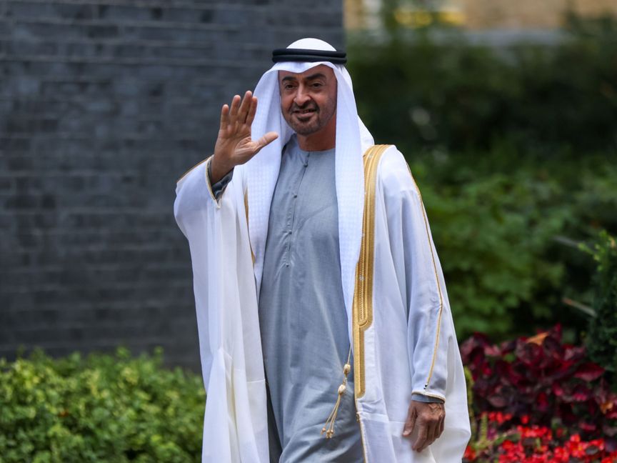 وصول الشيخ محمد بن زايد آل نهيان، رئيس دولة الإمارات ، قبل اجتماعه الثنائي مع بوريس جونسون، رئيس وزراء المملكة المتحدة آنذاك، في لندن، المملكة المتحدة - المصدر: بلومبرغ