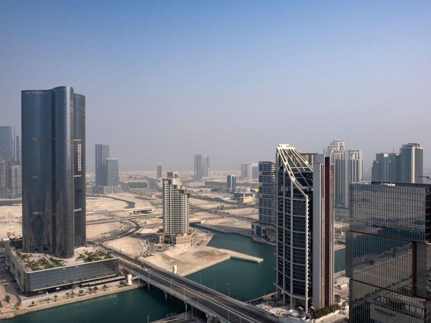 مباني إدارية في سوق أبوظبي العالمي، الإمارات العربية المتحدة - المصدر: بلومبرغ