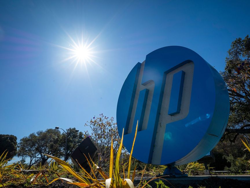 لافتة شركة "HP" خارج مقر الشركة في بالو ألتو، كاليفورنيا. - المصدر: بلومبرغ