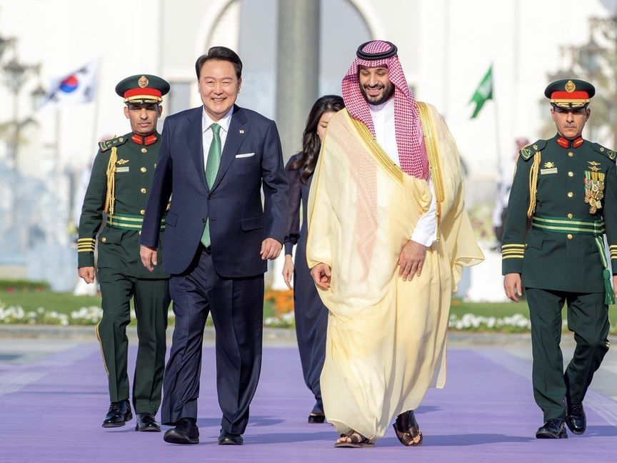 ولي العهد السعودي الأمير محمد بن سلمان يستقبل رئيس كوريا الجنوبية يون سوك يول في الرياض اليوم 22 أكتوبر 2023 - المصدر: وكالة الأنباء السعودية "واس"