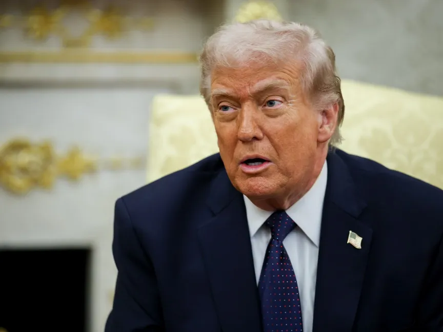 الرئيس الأميركي دونالد ترمب يتحدث خلال اجتماع مع فريدريش ميرز، مستشار ألمانيا، في البيت الأبيض في واشنطن العاصمة، الولايات المتحدة. 3 مارس 2026. - بلومبرغ