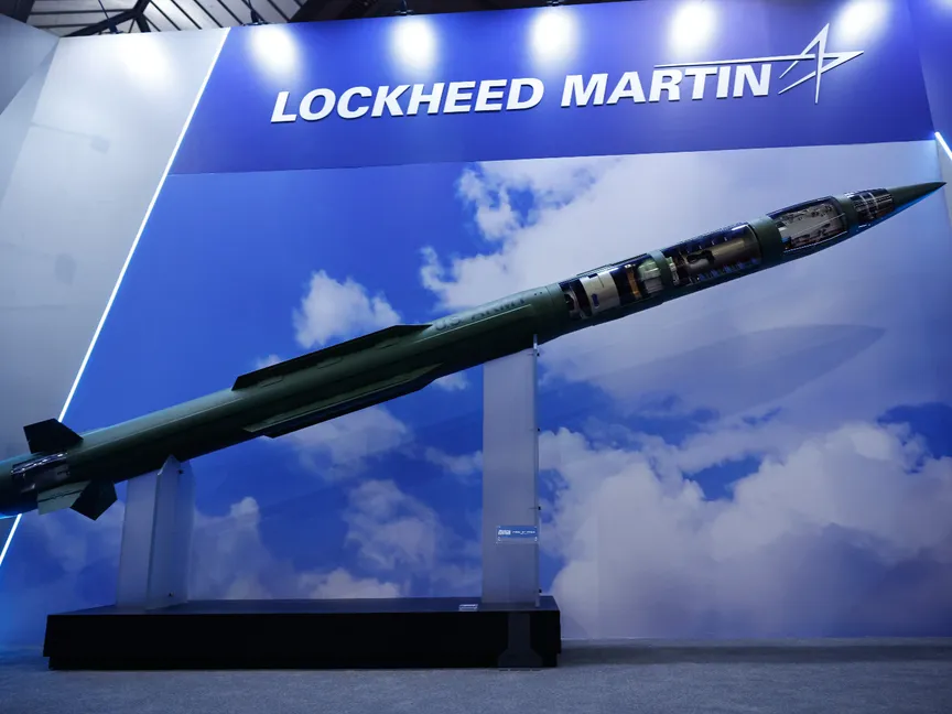 مجسم لصاروخ "باتريوت" المطور "PAC-3 MSE" من إنتاج شركة "لوكهيد مارتن" خلال معرض ومؤتمر الدفاع الأوروبي في بروكسل، بلجيكا - بلومبرغ