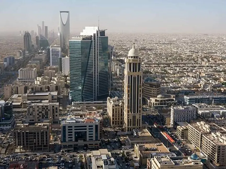 صورة جوية لجانب من العاصمة السعودية، حيث تنتشر أبراج الأعمال والمباني السكنية  بين شارعي الملك فهد والعليا، الرياض، السعودية - Getty Images