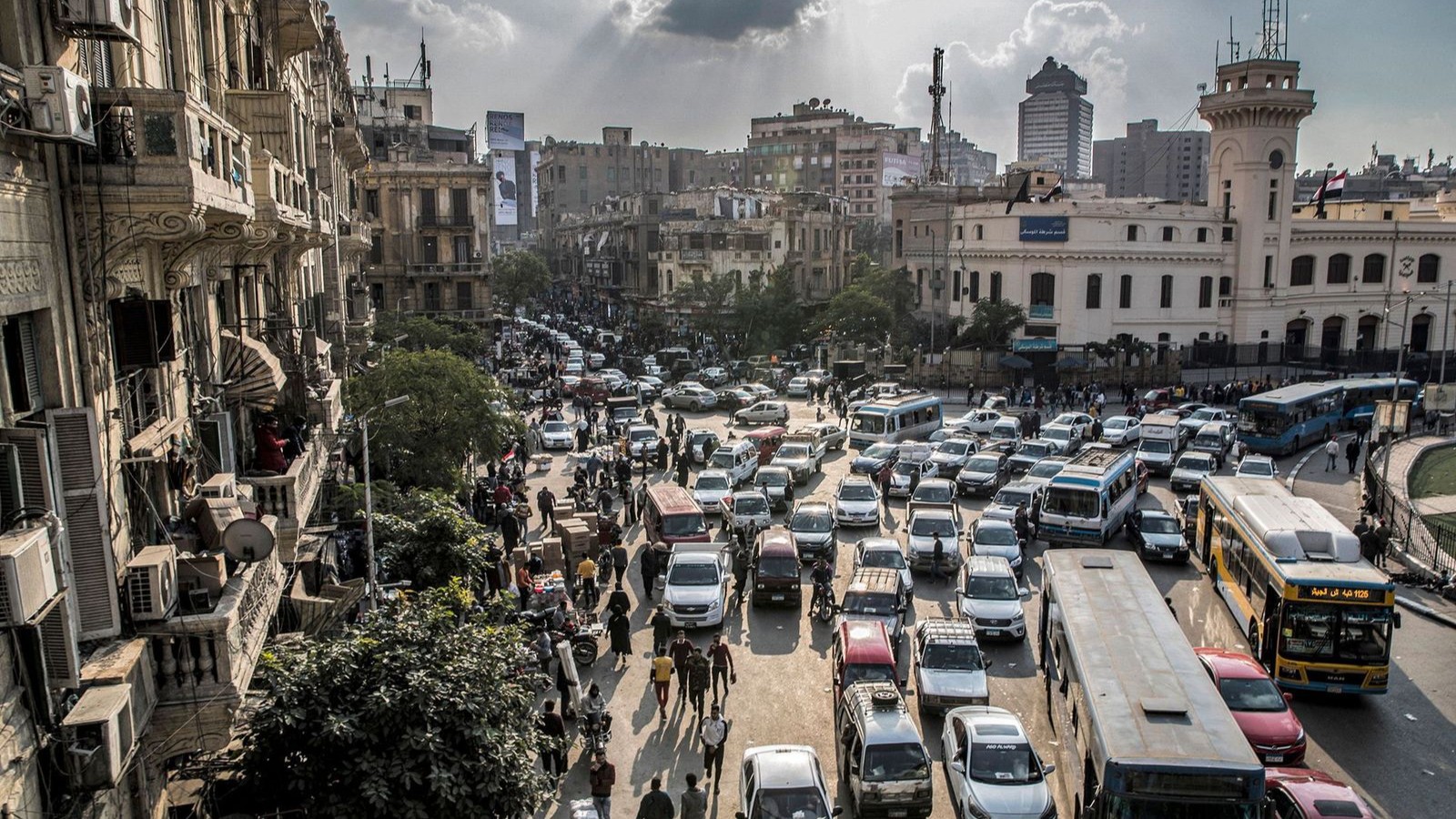 فوائد الديون تفاقم عجز ميزانية مصر إلى 1.2 تريليون جنيه في عام 